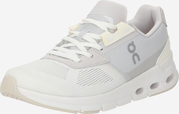 Sneaker bassa 'Cloudrift' di On in bianco: frontale