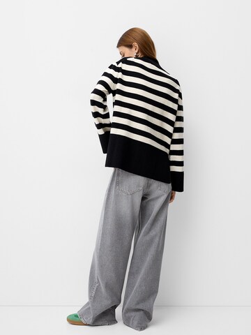 BershkaPulover - crna boja
