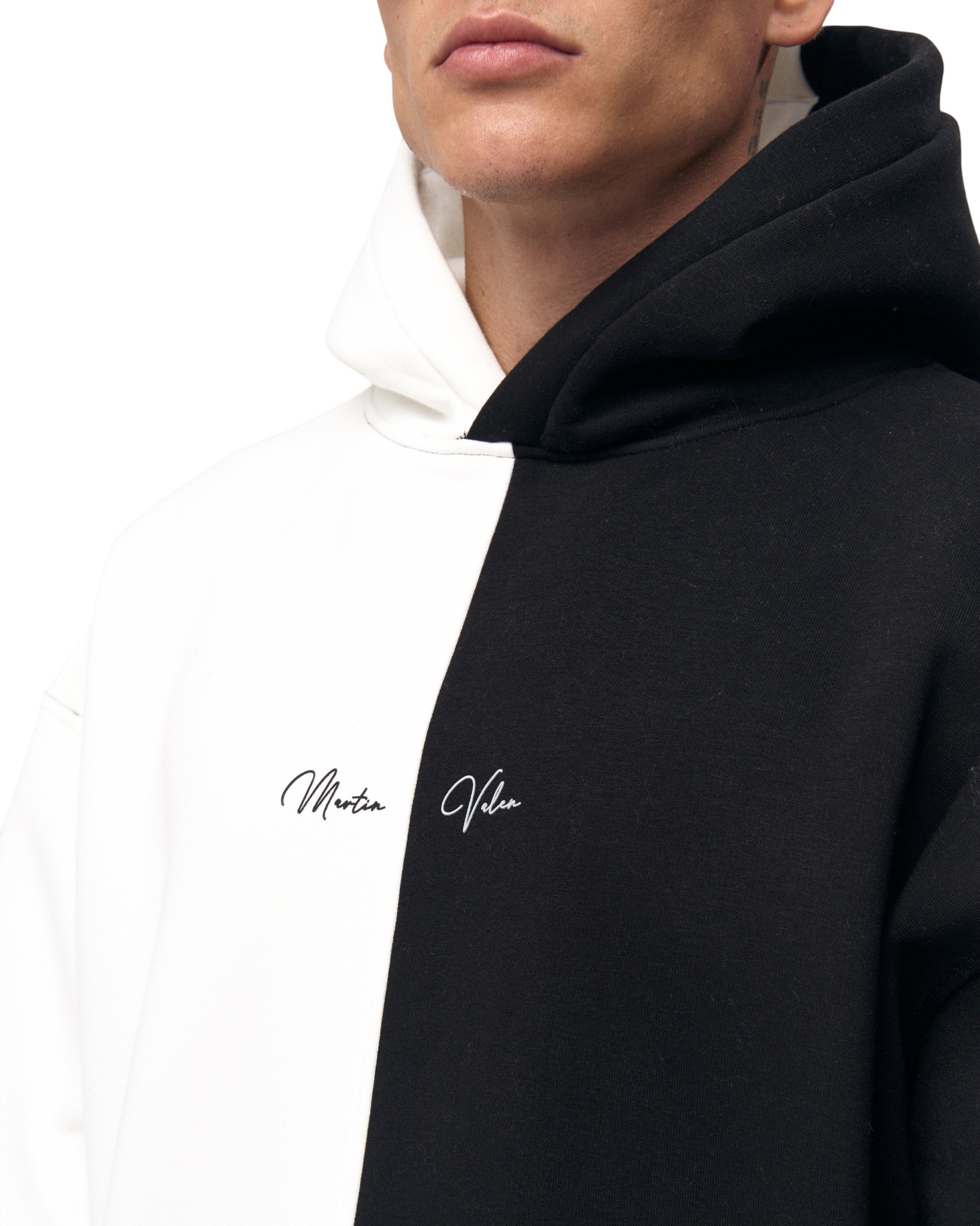 MARTIN VALEN Sweatshirt in Black