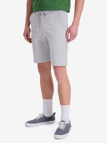 WESTMARK LONDON Regular Shorts in Grau