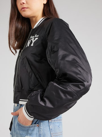 Tommy Jeans - Chaqueta de entretiempo 'VARSITY' en negro