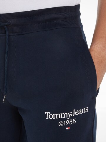 zils Tommy Jeans Plus Pakapēniski sašaurināts piegriezums Bikses