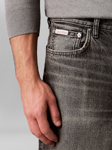 Calvin Klein Jeans Loosefit Jeans in Grau
