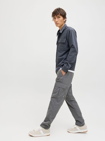 Regular Pantalon cargo JACK & JONES en gris