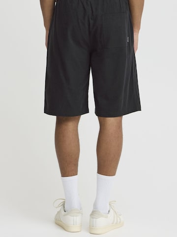 BLEND Regular Chinoshorts in Schwarz