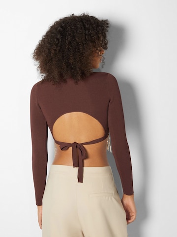 Bershka Sweter w kolorze brązowy