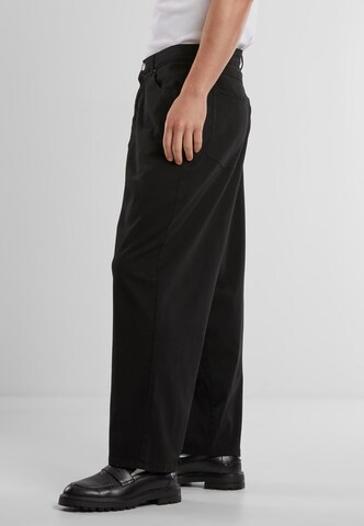 Urban Classics Regular Tapered Twill Baggy Pants ' ' in Schwarz