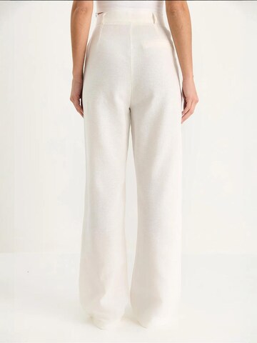 Bianco Lucci - Perna larga Calças em branco