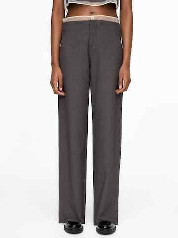 Pull&Bear Szabványos Nadrág - szürke: elől