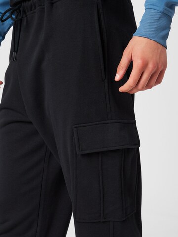 Tapered Pantaloni cargo di CONVERSE in nero