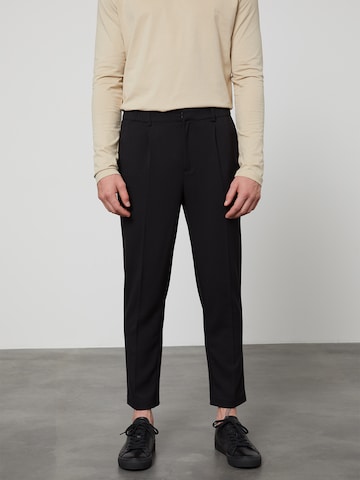 DAN FOX APPAREL Regular Pleated Pants 'Milan' in Black: front