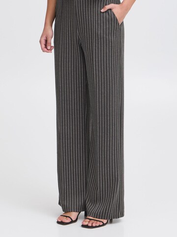 ICHI - Regular Calças chino ' IXKATE PINSTRIPED PA ' em cinzento