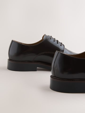 Chaussure à lacets Next en marron