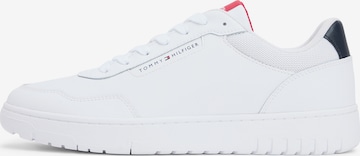 TOMMY HILFIGER Sneakers laag 'Basket Core Lite' in Wit: voorkant