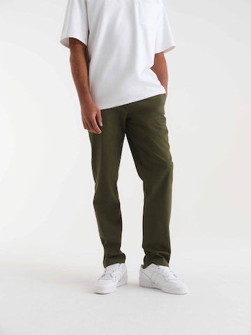 ABOUT YOU x Kevin Trapp tavaline Chino-püksid 'Jeremy', värv roheline: eest vaates