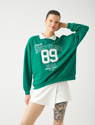 Koton Sweatshirt in Groen: voorkant