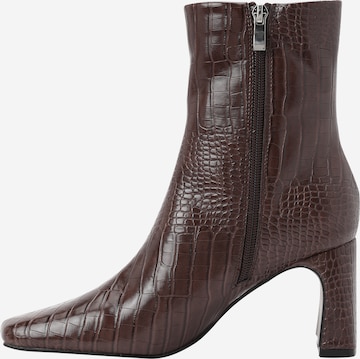 GLAMOROUS Ankle Boots in Brown