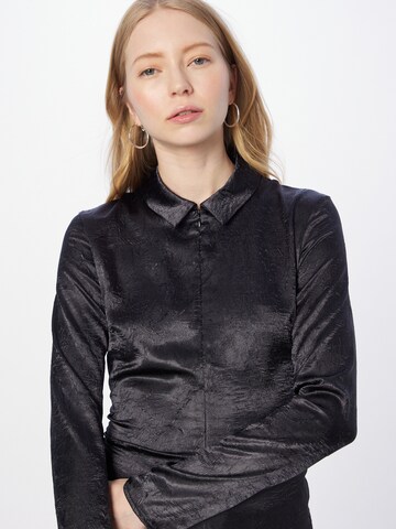 Samsøe Samsøe - Blusa 'Ivana' en negro