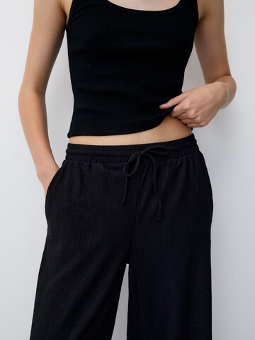 Pull&Bear Wide leg Trousers in Black