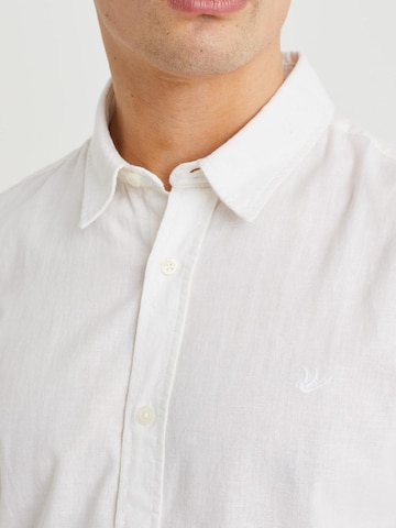 WE Fashion - Slim Fit Camisa em branco