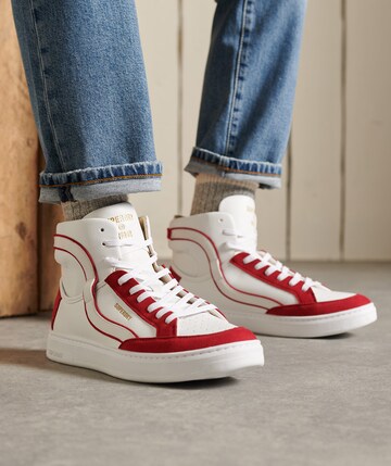 Chaussure de sport Superdry en rouge