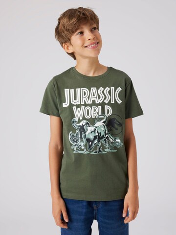 TWO SOON Shirts 'Jurassic World' i grøn: forside