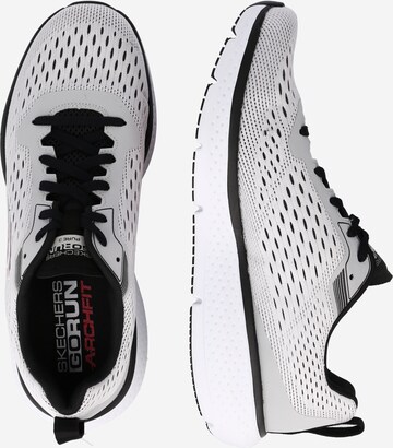 Chaussure de course 'GO RUN PURE 3' SKECHERS en blanc