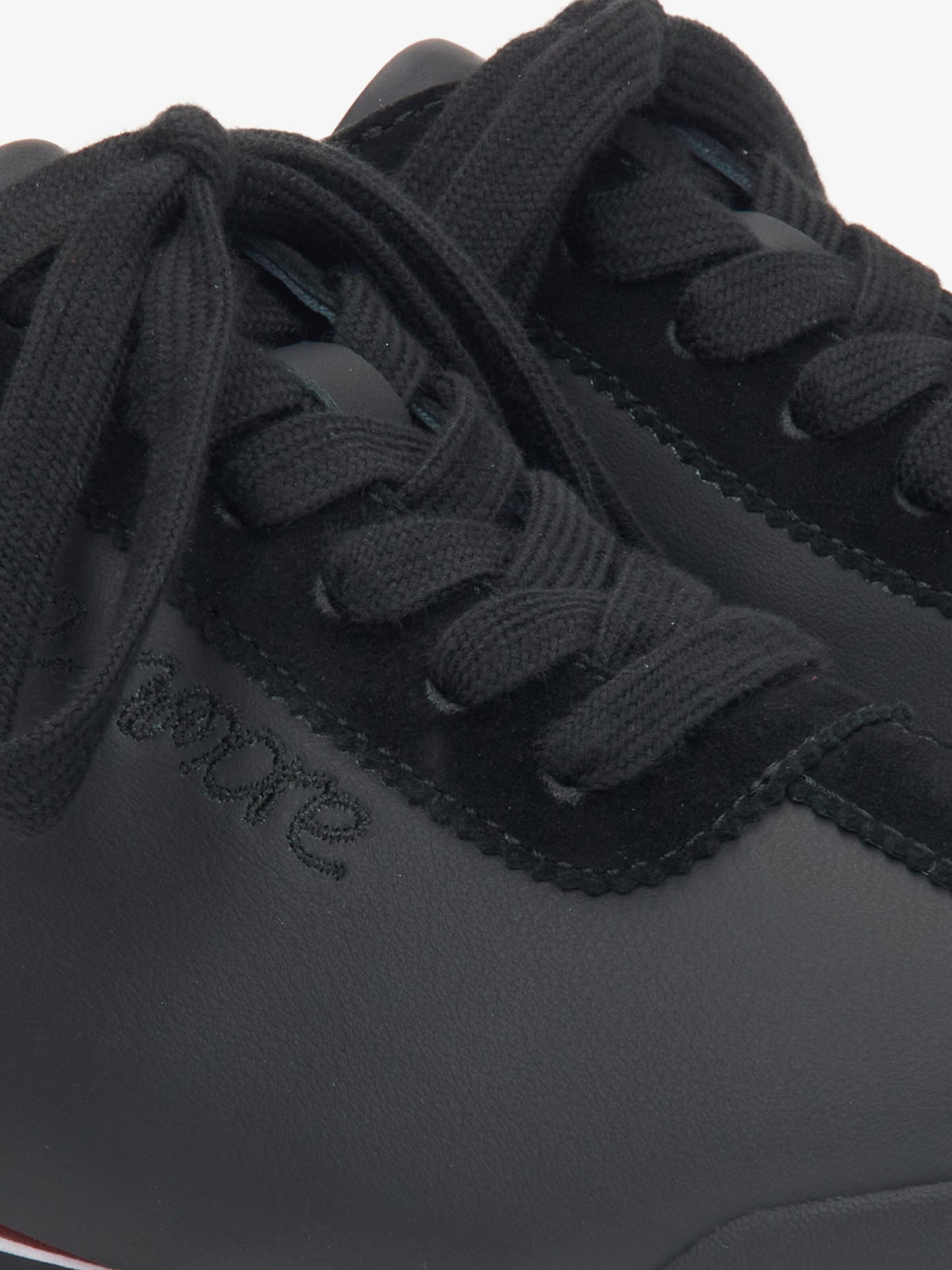 Estro Sneakers '8198-01' in Black