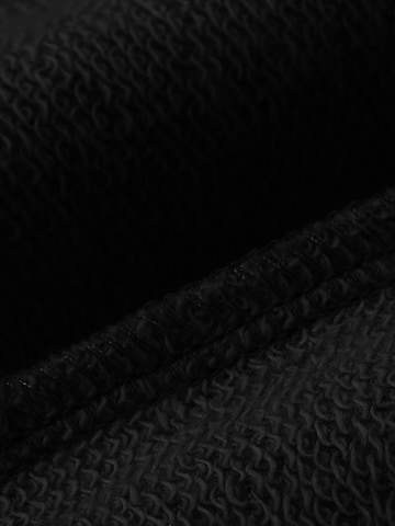 WINKIKI Sweatshirt‌‌‌‌‌‌‌‌‌ in Schwarz