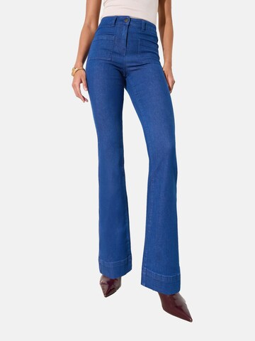 Friends Like These Boot cut Jeans in Blue: front