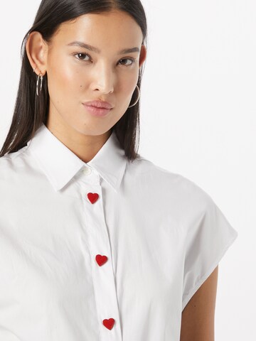 Love Moschino Μπλούζα 'CAMICIA' σε λευκό