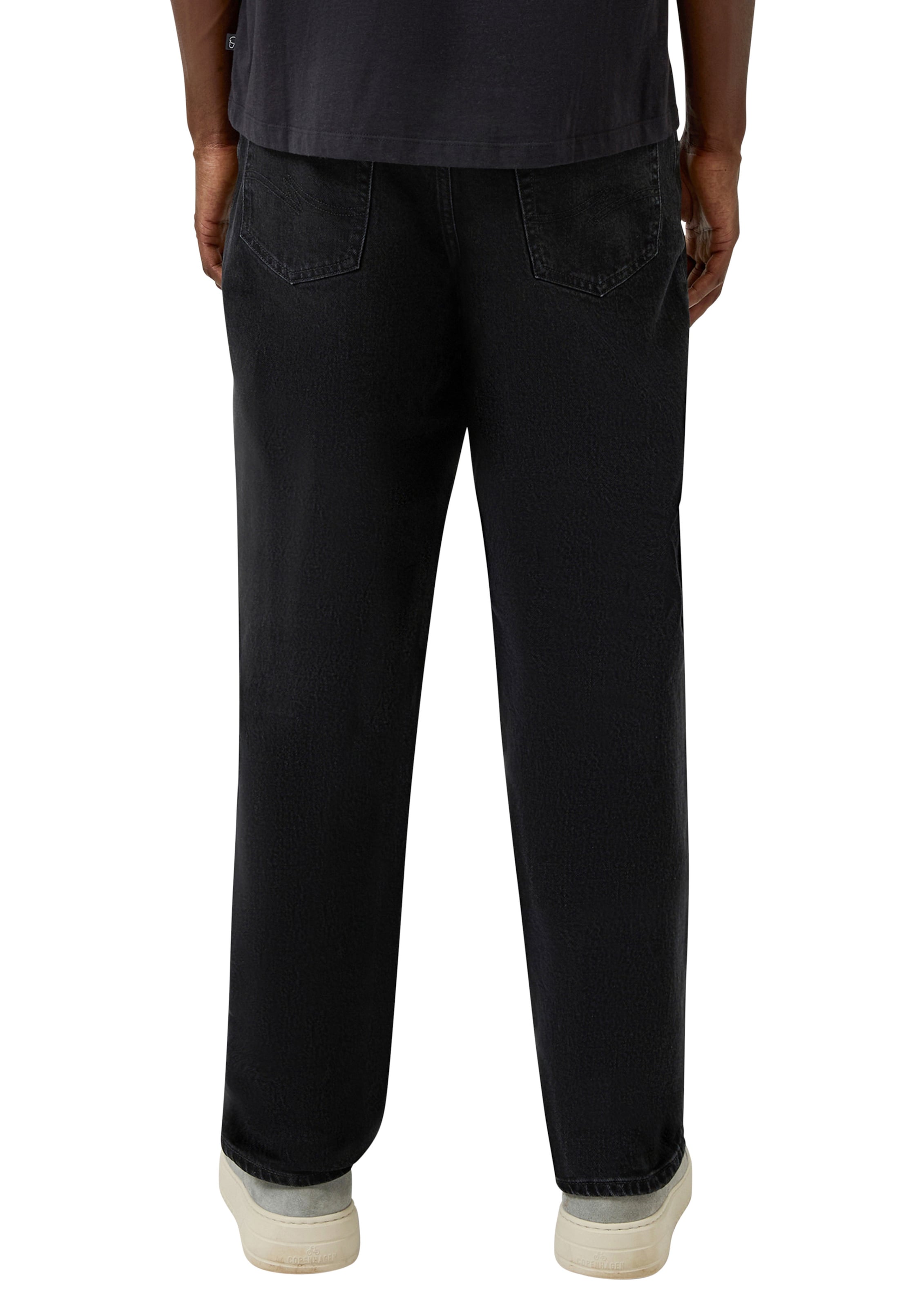 QS Regular Jeans in Schwarz
