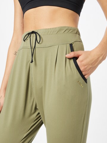 Tapered Pantaloni sport 'LOVE AINT ENOUGH' de la ROXY pe verde