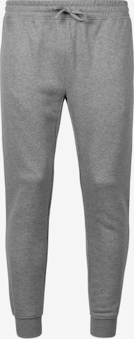 SNOCKS Tapered Workout Pants in Grey: front