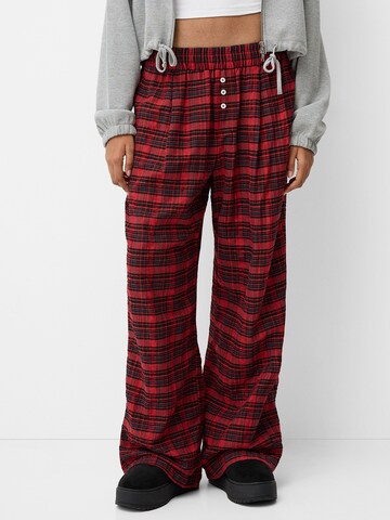 Loosefit Pantaloni con pieghe di Bershka in rosso: frontale