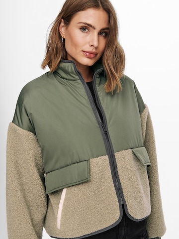 Veste mi-saison 'ARIKO' ONLY en vert