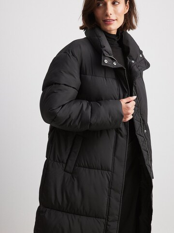 NA-KD Winterjacke in Schwarz