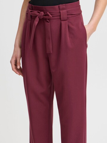 regular Pantaloni con pieghe 'Caisy' di ICHI in rosso