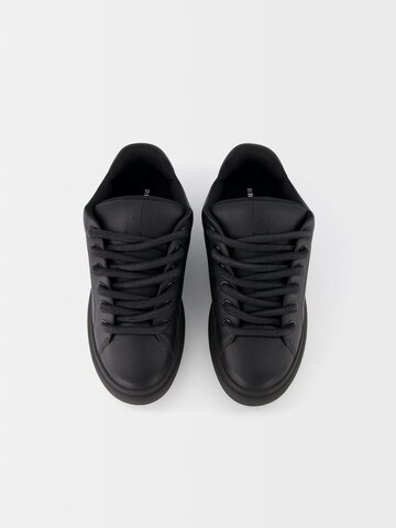 Bershka Sneaker in Schwarz