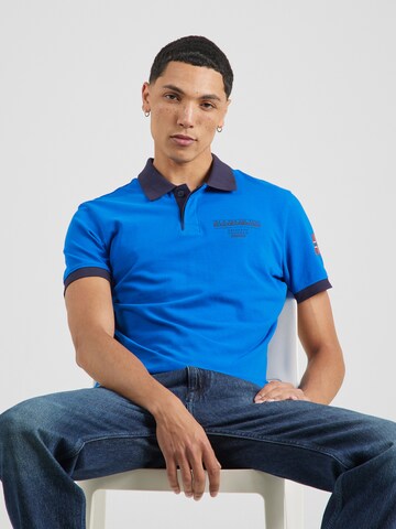 NAPAPIJRI Μπλουζάκι 'EMBERS' σε μπλε: μπροστά