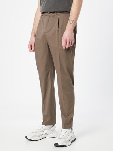 SCOTCH & SODA Tapered Ráncos nadrág - szürke: elől