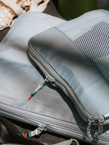 TRAVEL DUDE Travel Bag 'Packing Cubes Set 7-tlg. mit Kompression aus recycelten Plastikflaschen | Leichte Packwürfel | Packtaschen Set für Rucksack & Koffer' in Grey