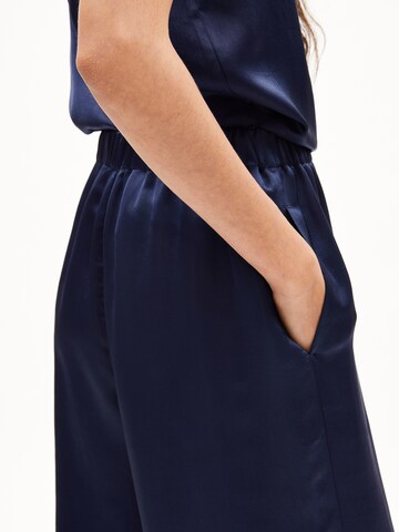 ARMEDANGELS Loosefit Stoffhose JONVAALIE NIALAA in Blau