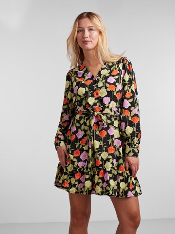 Robe-chemise 'Blossom' PIECES en noir