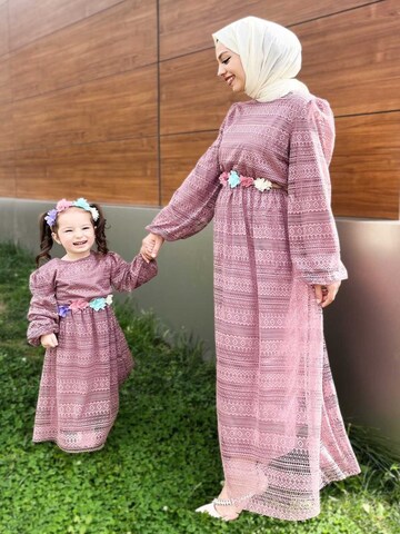 MODAMIHRAM Jurk in Roze: voorkant