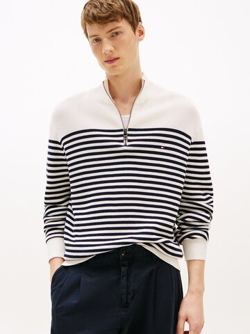 Pull-over TOMMY HILFIGER en blanc : devant