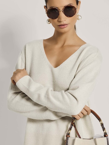 MADELEINE Pullover in Weiß