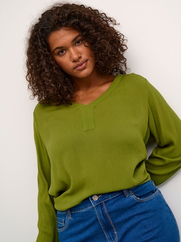 KAFFE CURVE Bluzka 'Ami' w kolorze zielony