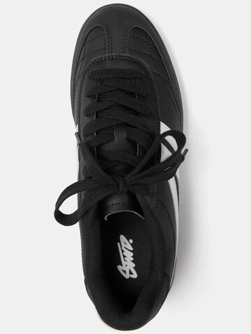 Sneaker bassa di Pull&Bear in nero