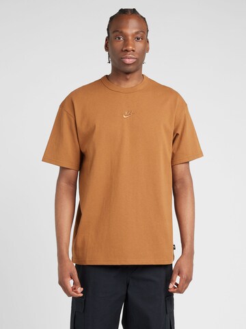 Nike Sportswear Shirt 'Essential' in Bruin: voorkant